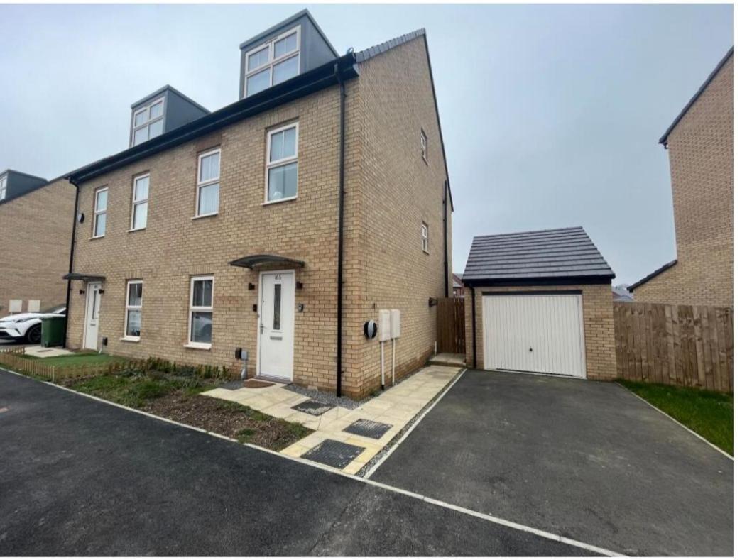 Beautiful New Family Home Leeds (West Yorkshire) Exterior foto